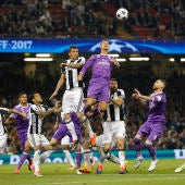 Los jugadores del Real Madrid y Juventus en acción