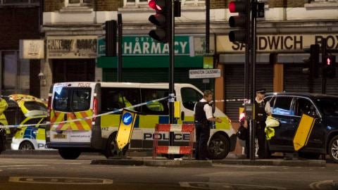 La polic&iacute;a de Londres acordona una zona cercana al Puente de Londres