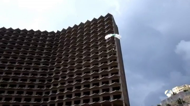 El 'hotel de la muerte', un edificio de Santa Cruz de Tenerife utilizado para practicar deportes extremos El 'hotel de la muerte', un edificio de Santa Cruz de Tenerife utilizado para practicar deportes extremos