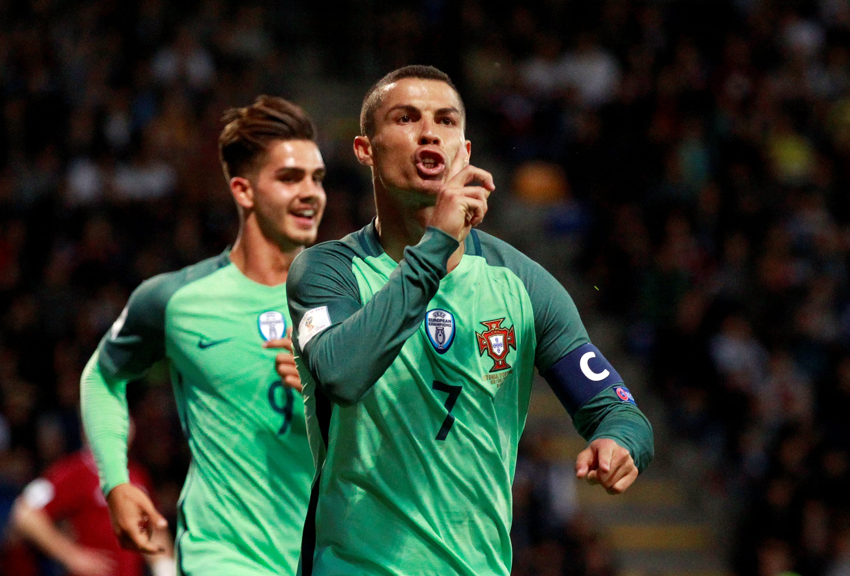 Cristiano lidera la victoria de Portugal ante Letonia; derrota de Francia y goleada de Holanda Cristiano lidera la victoria de Portugal ante Letonia; derrota de Francia y goleada de Holanda