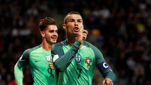 Cristiano Ronaldo celebra un gol con la selección de Portugal Cristiano Ronaldo celebra un gol con la selección de Portugal