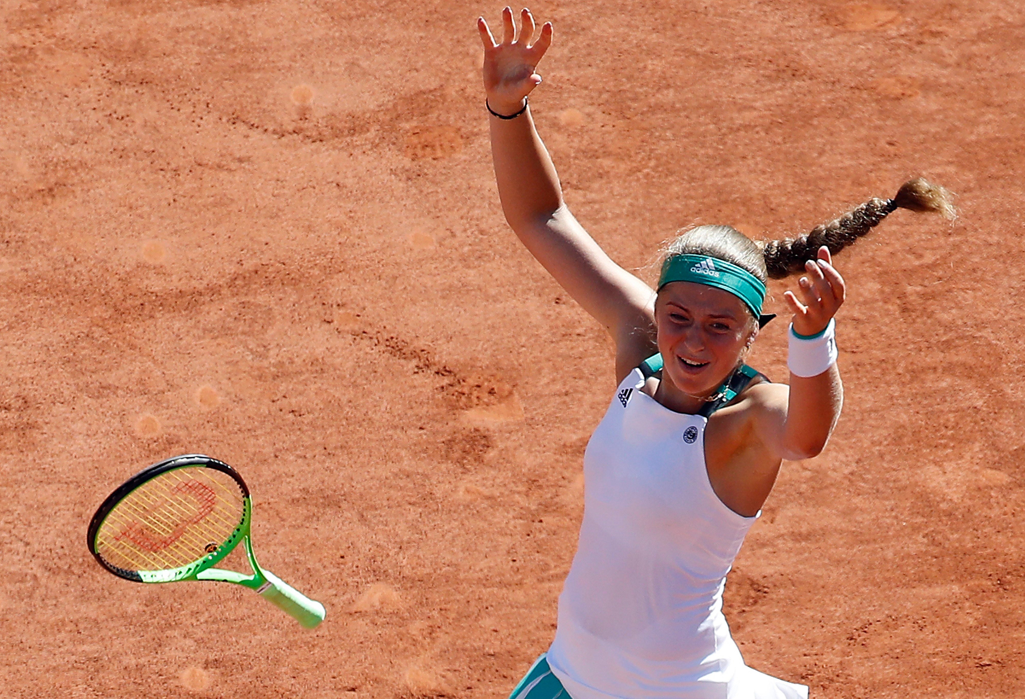 Jelena Ostapenko, de 20 años, gana Roland Garros tras derrotar a la rumana Simona Halep Jelena Ostapenko, de 20 años, gana Roland Garros tras derrotar a la rumana Simona Halep