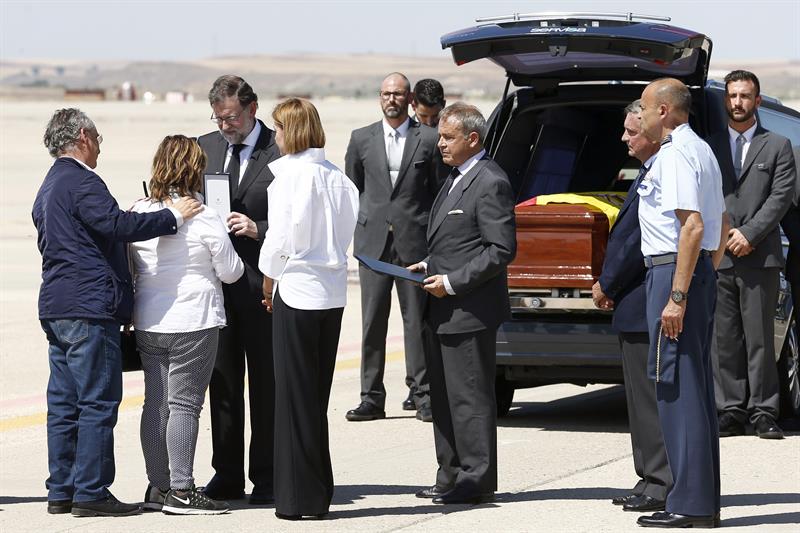 Rajoy: "El ejemplo y memoria de Echeverría permanecerán para siempre" Rajoy: "El ejemplo y memoria de Echeverría permanecerán para siempre"