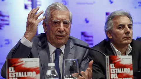 Mario Vragas Llosa y Álvaro Vargas Llosa Mario Vragas Llosa y Álvaro Vargas Llosa