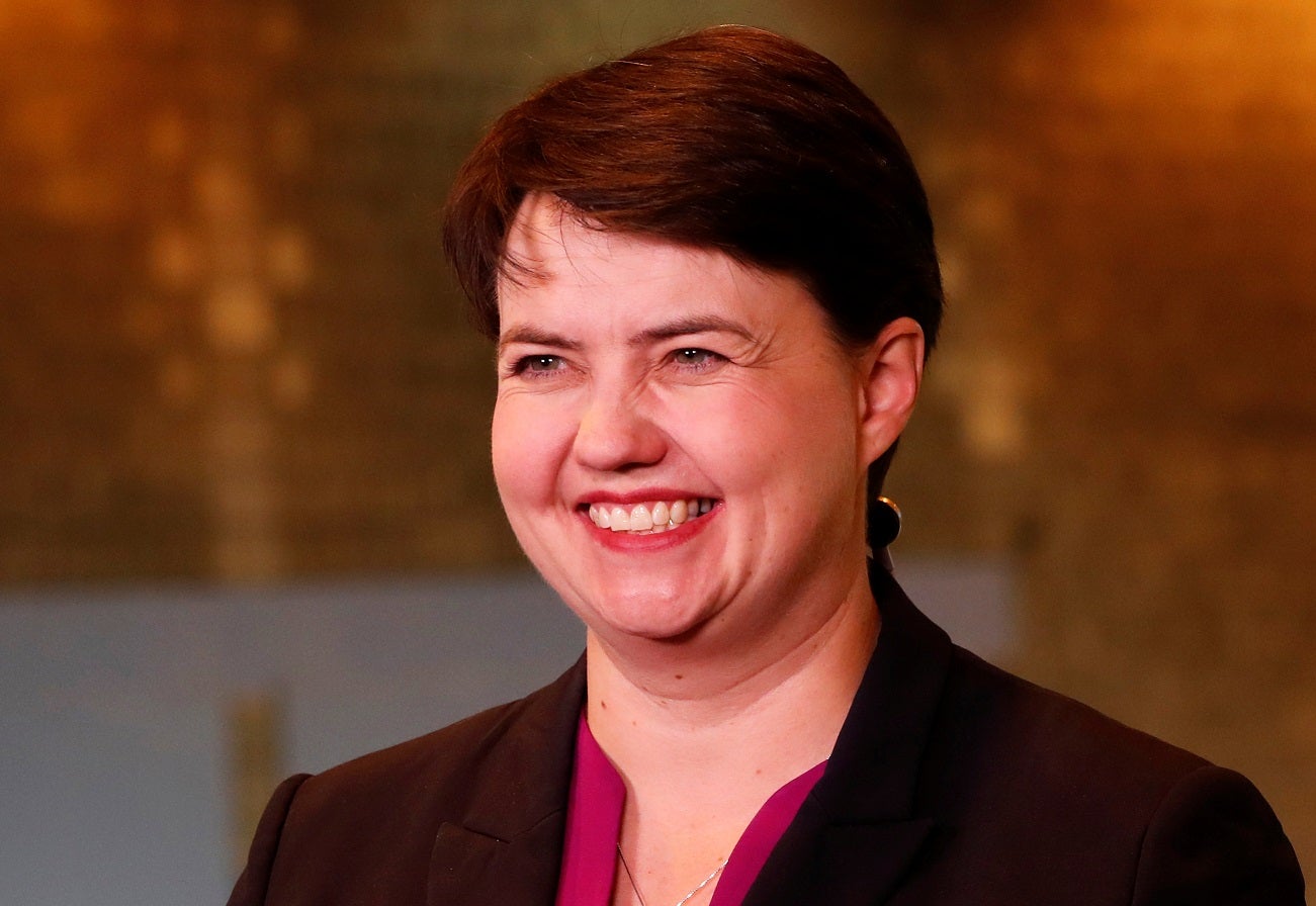 Ruth Davidson, líder conservadora, asegura que si May pacta con el DUP respetará los derechos de los homosexuales Ruth Davidson, líder conservadora, asegura que si May pacta con el DUP respetará los derechos de los homosexuales