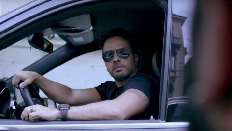 Luis Fonsi en el v&iacute;deo de los c&oacute;micos italianos.