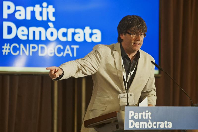 Puigdemont sobre el proceso soberanista: "A todo un pueblo movilizado no le podrán hacer ni cosquillas" Puigdemont sobre el proceso soberanista: "A todo un pueblo movilizado no le podrán hacer ni cosquillas"
