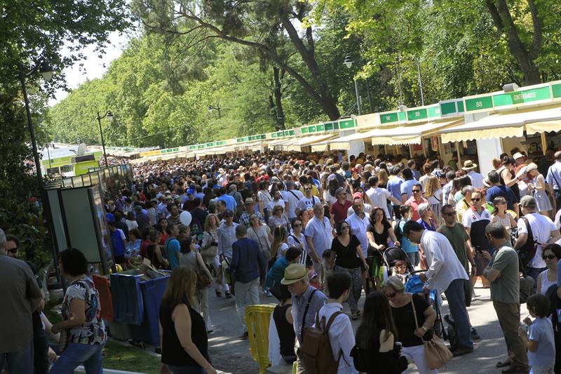 La inauguración oficial de la Feria del Libro de Madrid se pospone por el mal tiempo La inauguración oficial de la Feria del Libro de Madrid se pospone por el mal tiempo