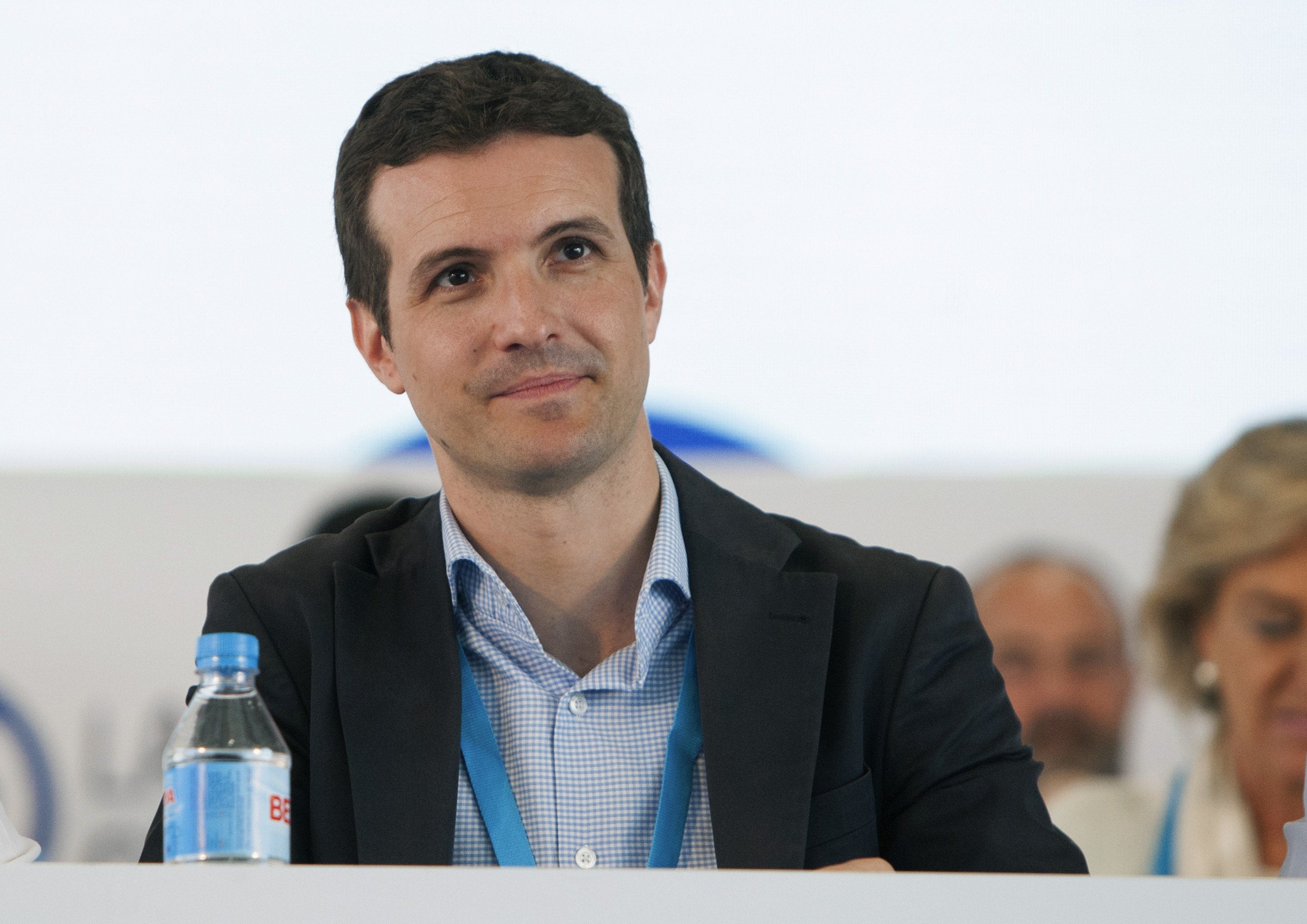 Casado desmiente "tajantemente" las sospechas sobre la realización de su Máster Casado desmiente "tajantemente" las sospechas sobre la realización de su Máster