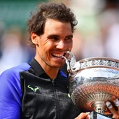 Nadal muerde su décimo Roland Garros Nadal muerde su décimo Roland Garros