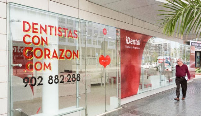 Tabla Redonda: El cierre de la cadena de clínicas iDental deja a miles de personas sin tratamiento Tabla Redonda: El cierre de la cadena de clínicas iDental deja a miles de personas sin tratamiento
