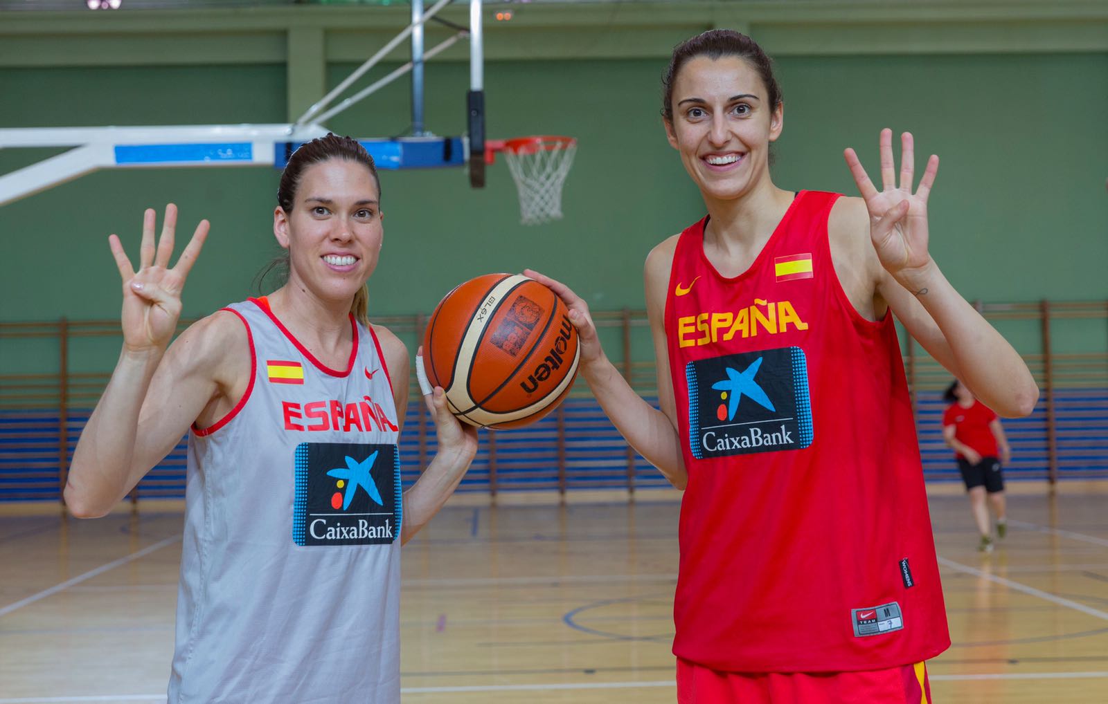 Anna Cruz y Alba Torres en 4 Cuartos: "Volvemos a empezar de cero" episode artwork