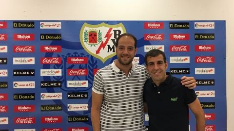 Ra&uacute;l Granado con el futbolista del Rayo, Trashorras