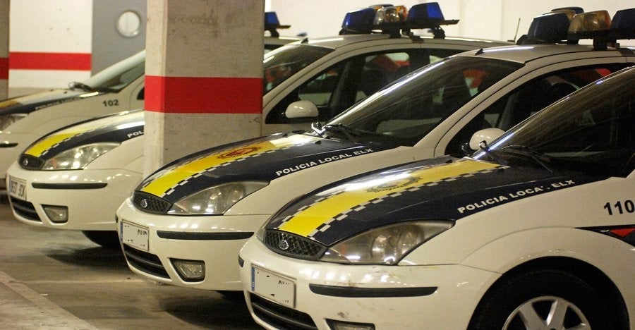 La Policía Local de Elche detiene a un hombre tras abofetear a su pareja La Policía Local de Elche detiene a un hombre tras abofetear a su pareja