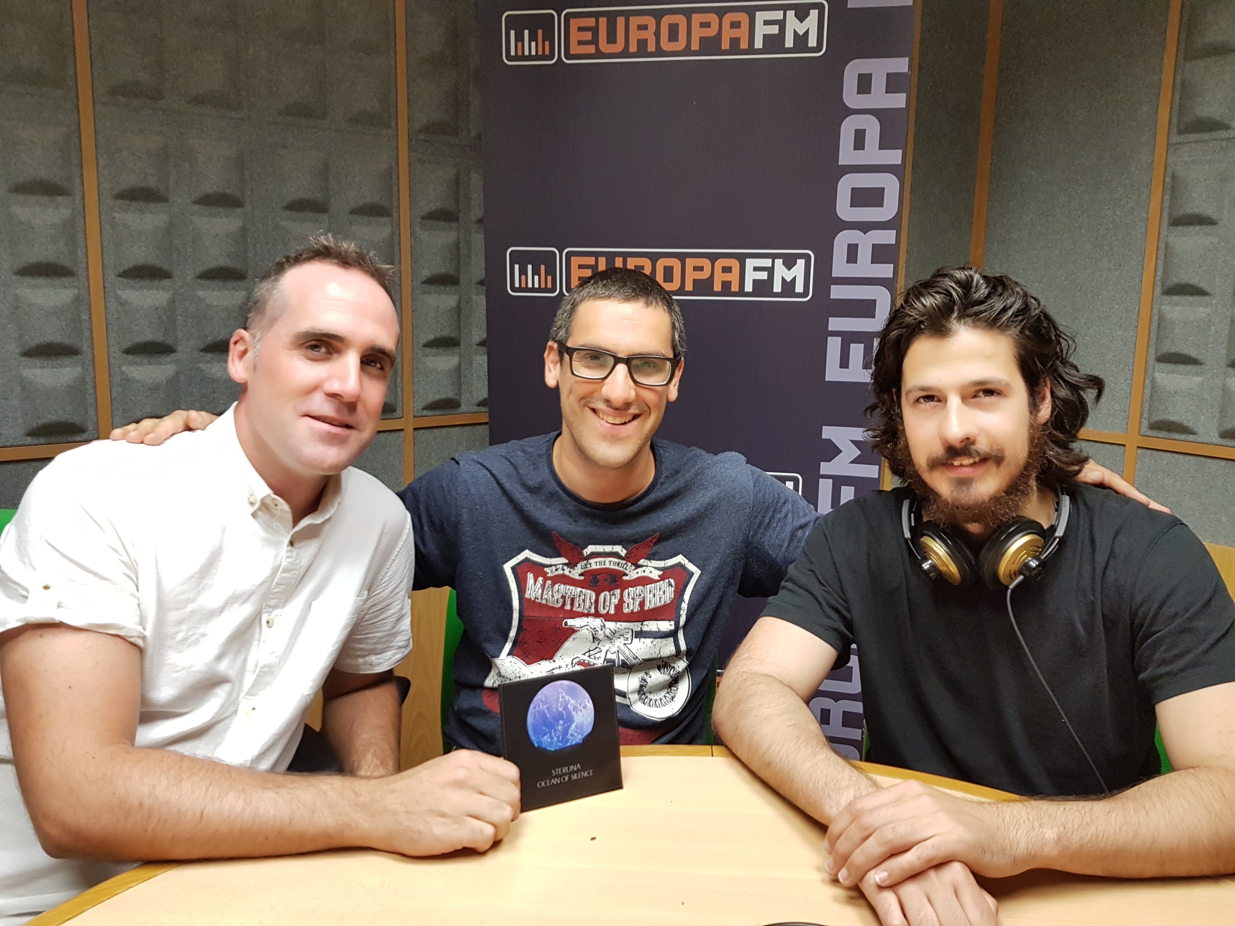 "Ocean of Silence" es el primer EP de estudio de Sterlina. "Ocean of Silence" es el primer EP de estudio de Sterlina.