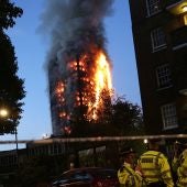 Imagen del edificio incendiado en Londres
