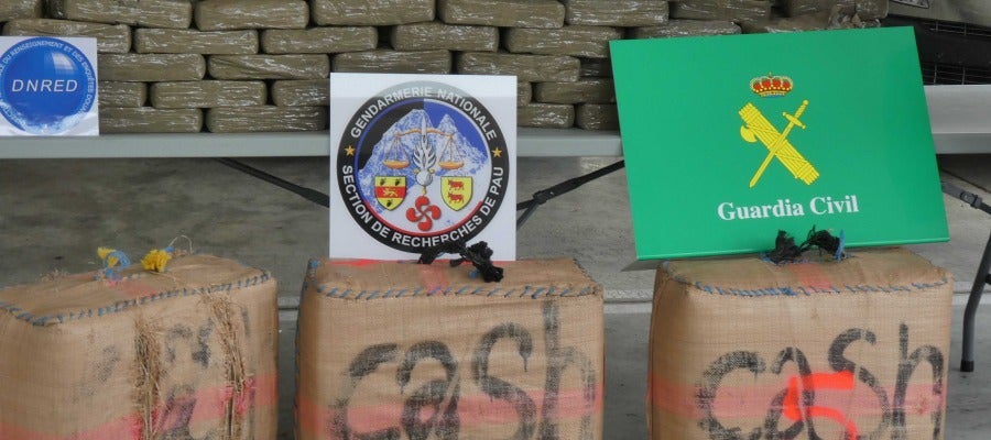 Desmantelada una organización criminal que introducía 400 kilos de hachís Desmantelada una organización criminal que introducía 400 kilos de hachís