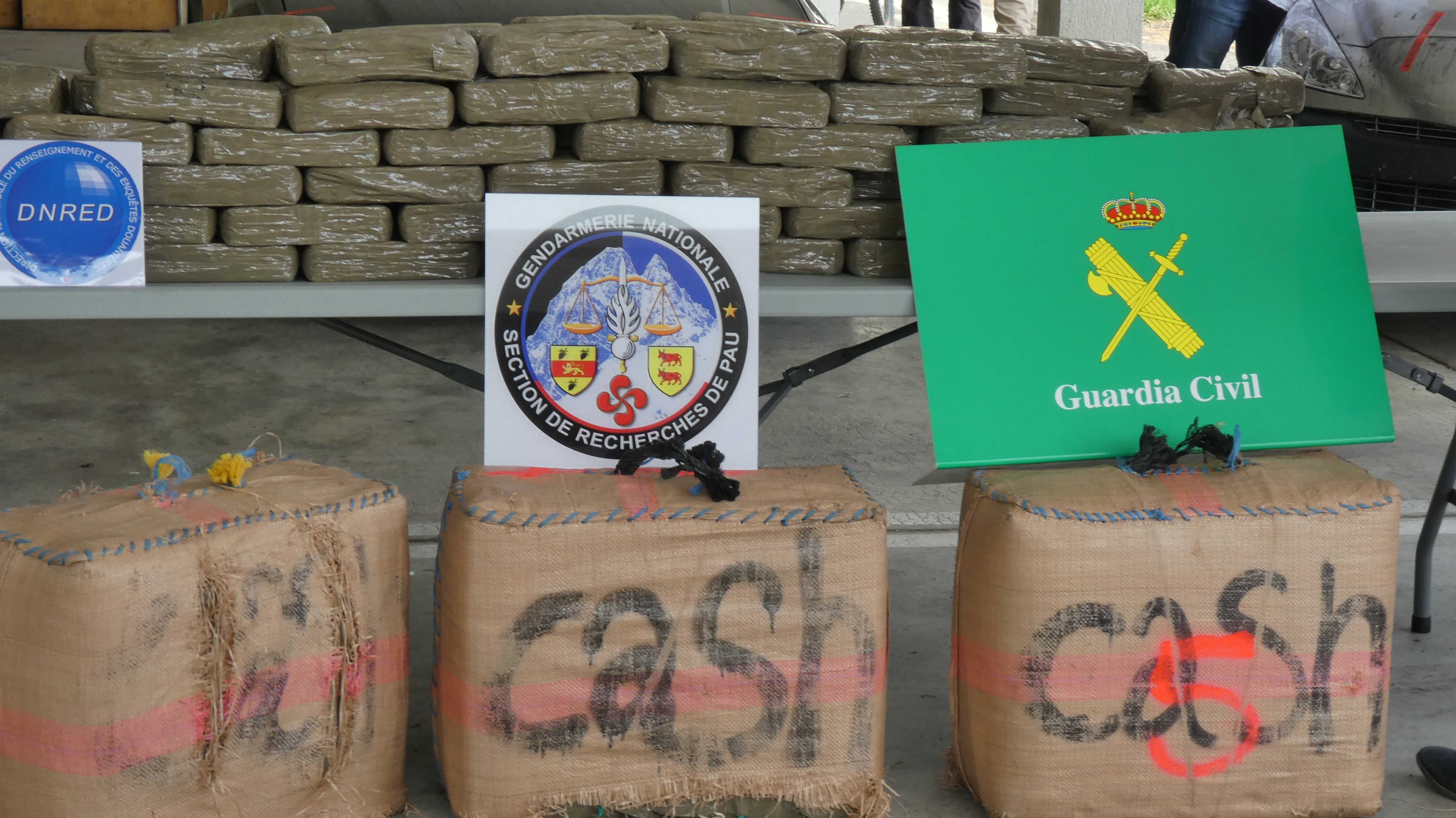 Desmantelada una organización criminal que introducía 400 kilos de hachís en Francia Desmantelada una organización criminal que introducía 400 kilos de hachís en Francia