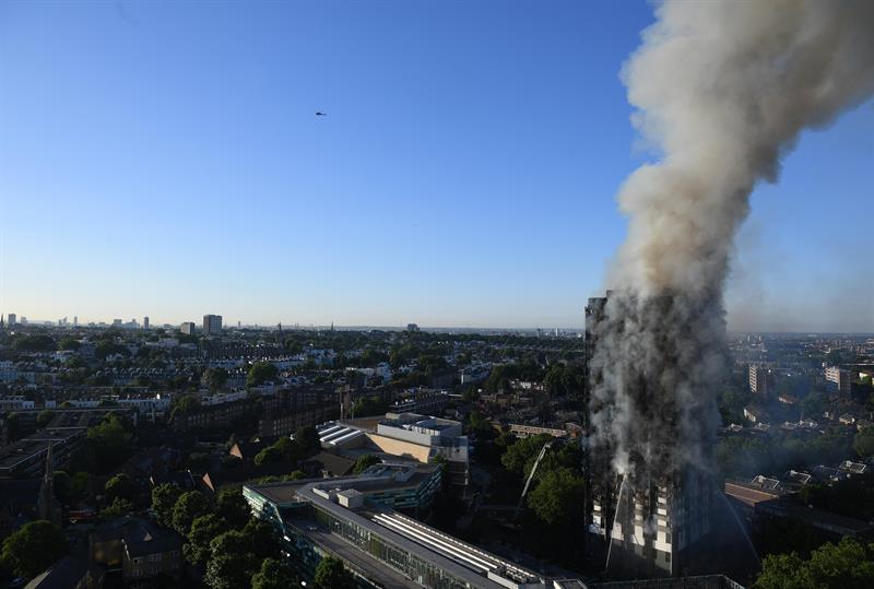 La Policía británica asume que 58 personas desaparecidas por el incendio de Londres están muertas La Policía británica asume que 58 personas desaparecidas por el incendio de Londres están muertas