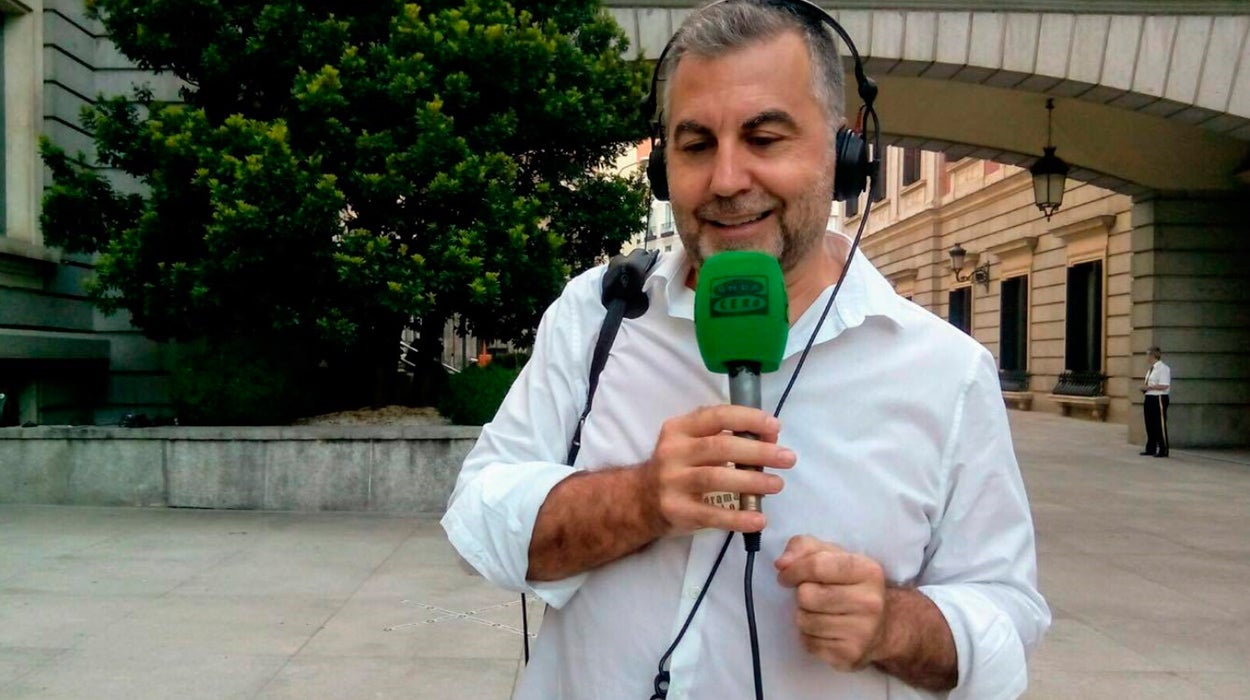Monólogo de Alsina a las 7: "Rajoy, saliendo por sorpresa a rebatir a la portavoz Montero, le rompió el juego a Pablo Iglesias" Monólogo de Alsina a las 7: "Rajoy, saliendo por sorpresa a rebatir a la portavoz Montero, le rompió el juego a Pablo Iglesias"