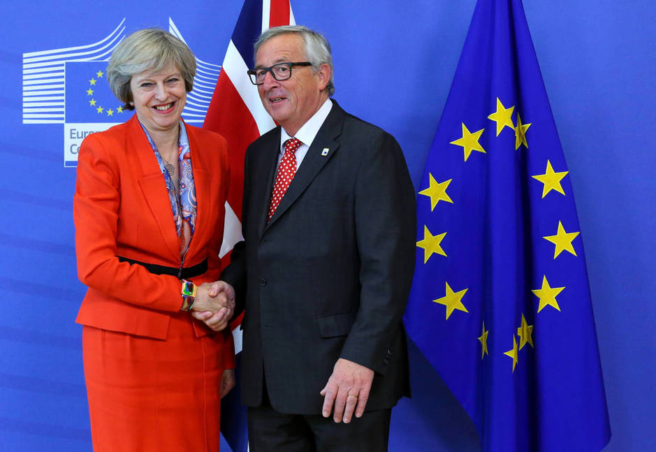 Juncker y May cierran un acuerdo sobre las prioridades del divorcio del Brexit Juncker y May cierran un acuerdo sobre las prioridades del divorcio del Brexit
