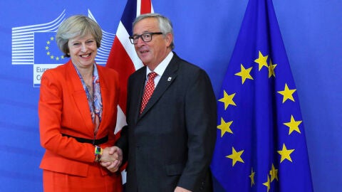 Theresa May y Jean Claude Juncker