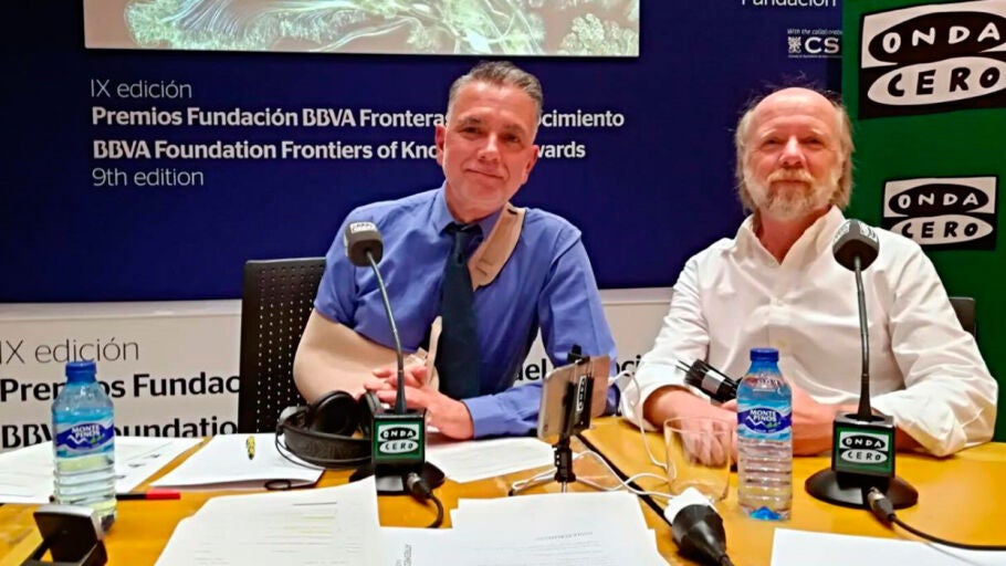 Marten Scheffer, premio BBVA en Ecolog&iacute;a y Biolog&iacute;a de la Conservaci&oacute;n durante una entrevista con Juan Ram&oacute;n Lucas en M&aacute;s de uno