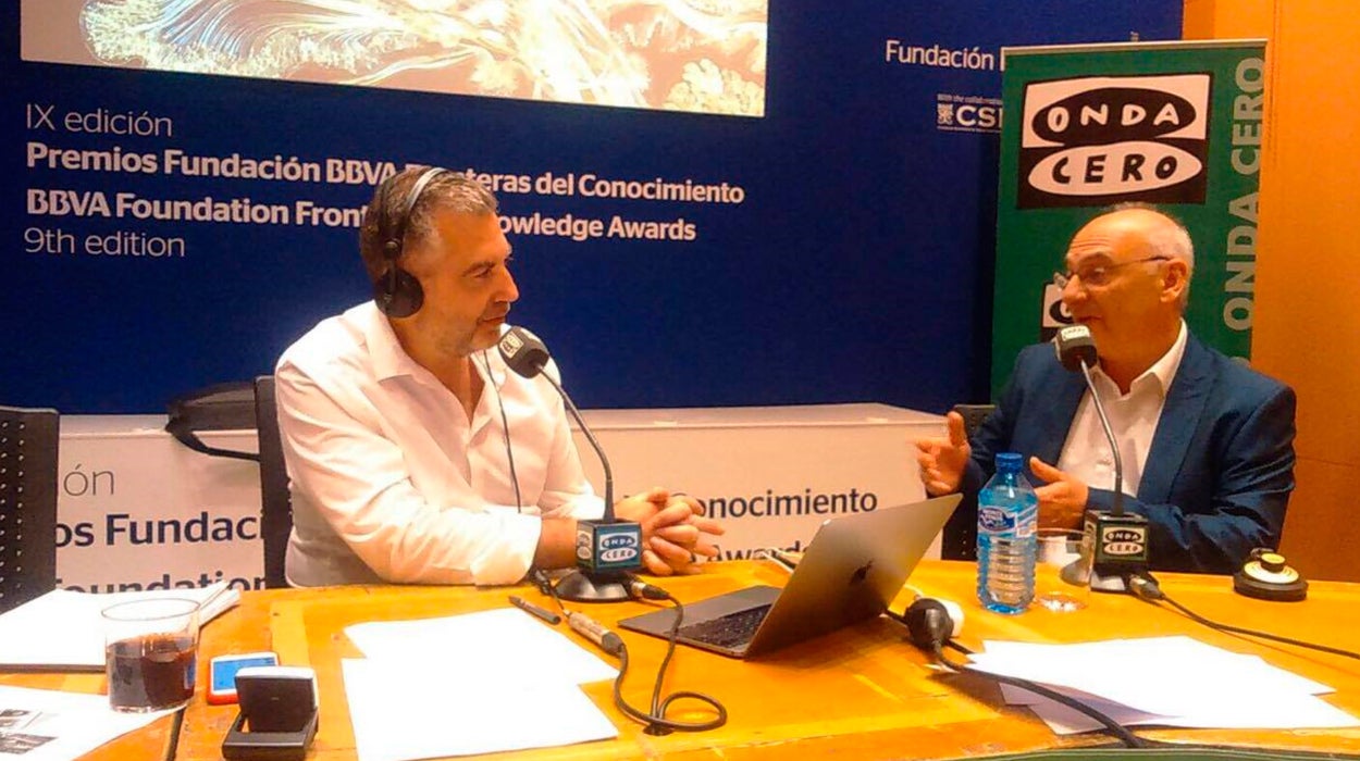 El profesor Francis Mojica buscará una solución a la Xylella en los almendros El profesor Francis Mojica buscará una solución a la Xylella en los almendros