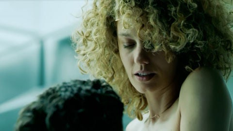 M&oacute;nica y Denver, pasi&oacute;n en la c&aacute;mara acorazada