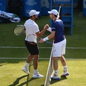 Jordan Thompson y Andy Murray se saludan tras el partido Jordan Thompson y Andy Murray se saludan tras el partido
