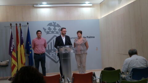 Rodrigo Romero, regidor de Infraestructuras Jos&eacute; Hila, alcalde de Palma Susana Moll, regidora de Educaci&oacute;n