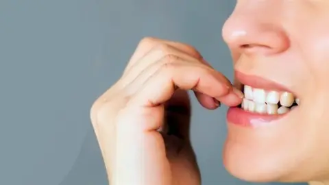 Morderse las uñas no es bueno para tu salud Morderse las uñas no es bueno para tu salud