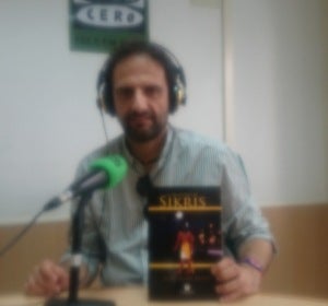 Lucas Alcón y su novela 'La maldición de Sikris' Lucas Alcón y su novela 'La maldición de Sikris'