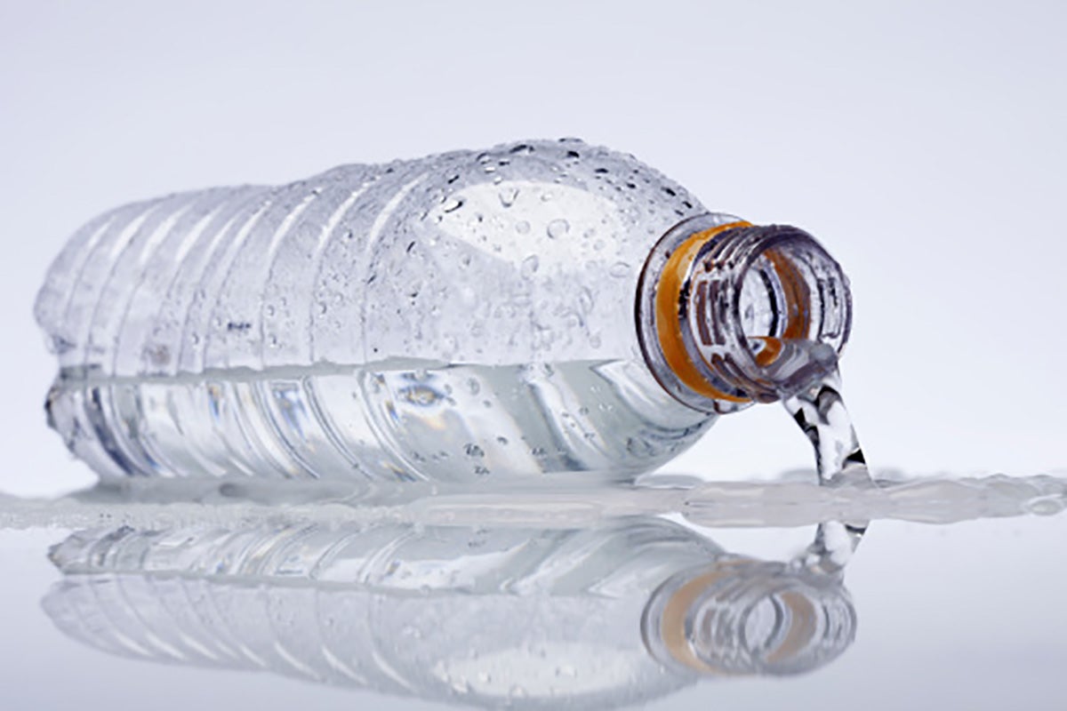 Despedida por poner lejía en una botella de agua para "escarmentar" a un compañero Despedida por poner lejía en una botella de agua para "escarmentar" a un compañero