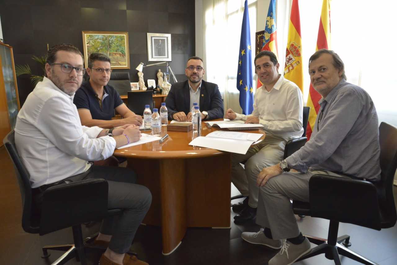 Benlloch presideix la primera reunió del consell rector de la Xarxa Valenciana d´Innovació. Benlloch presideix la primera reunió del consell rector de la Xarxa Valenciana d´Innovació.