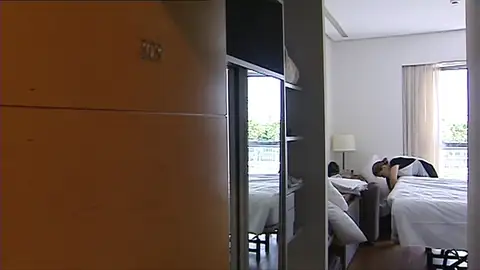 Las camareras de piso de los hoteles denuncian la precariedad laboral en el sector en el Senado Las camareras de piso de los hoteles denuncian la precariedad laboral en el sector en el Senado