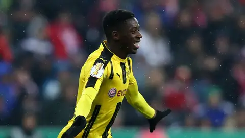 Dembelé celebra un gol con el Dortmund Dembelé celebra un gol con el Dortmund