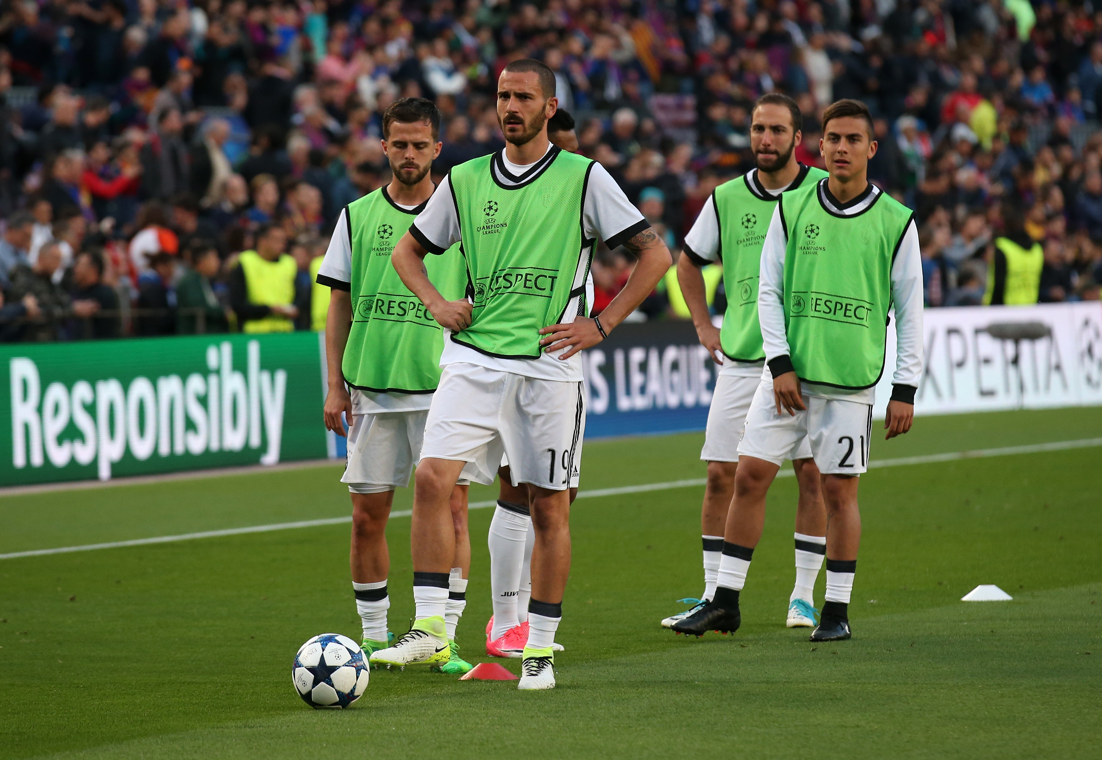 Bonucci niega haber dado una bofetada a Dybala en la final de la Champions por su poca intensidad defensiva Bonucci niega haber dado una bofetada a Dybala en la final de la Champions por su poca intensidad defensiva