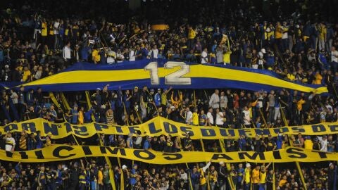 La afici&oacute;n de Boca Juniors anima en la grada de La Bombonera