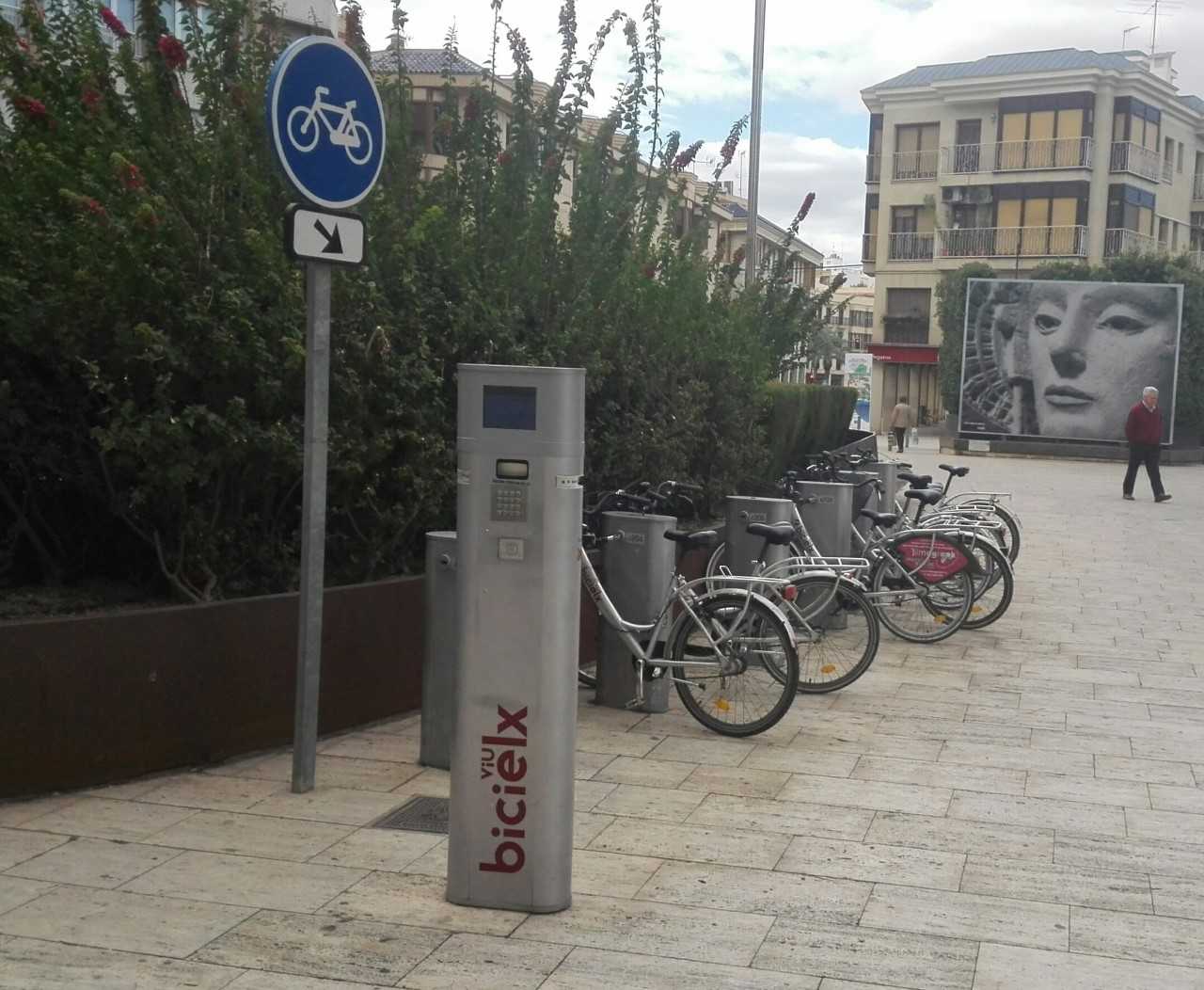 El servicio municipal BiciElx superará el centenar de estaciones en Elche al final de este año El servicio municipal BiciElx superará el centenar de estaciones en Elche al final de este año