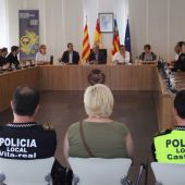 Imatge de la reunió de la Policia Local de l´àrea Metropolitana de Castelló en la sala de plens de l´Ajuntament de Vila-real. 