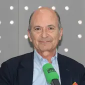Carlos Rodríguez Braun en los estudios de Onda Cero Carlos Rodríguez Braun en los estudios de Onda Cero