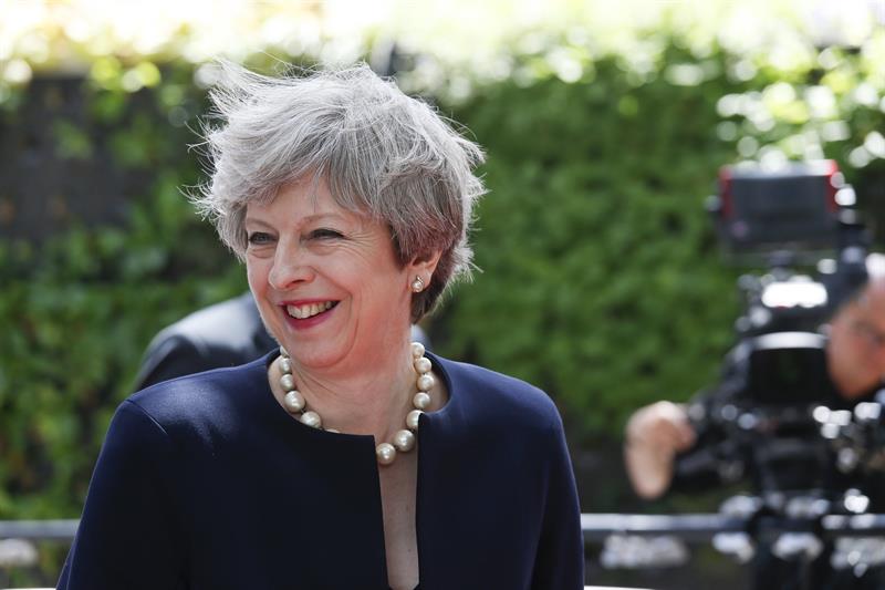 El DUP apoya al Gobierno de May a cambio de 1.300 millones para Irlanda del Norte El DUP apoya al Gobierno de May a cambio de 1.300 millones para Irlanda del Norte