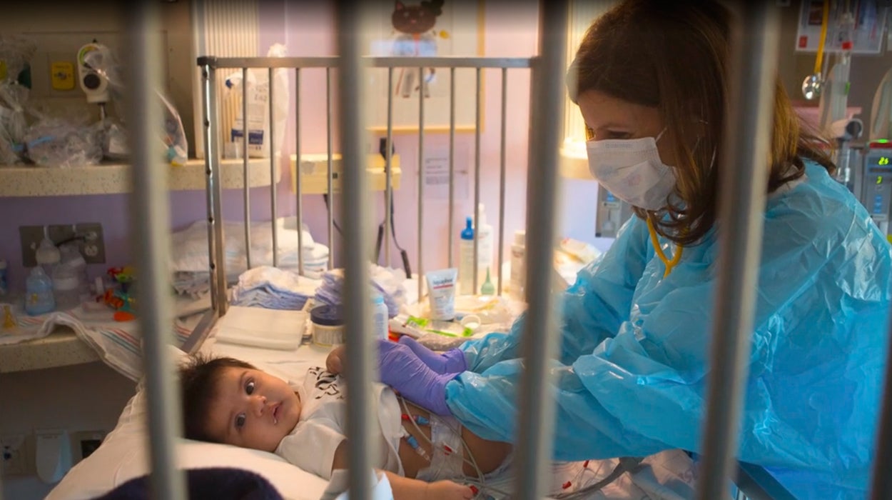 El tintero: Una madre consigue besar por primera vez a su bebé cuatro meses después de nacer El tintero: Una madre consigue besar por primera vez a su bebé cuatro meses después de nacer