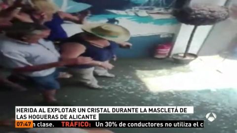 Una mujer, herida al estallar un cristal de un restaurante durante la Masclet&agrave; 