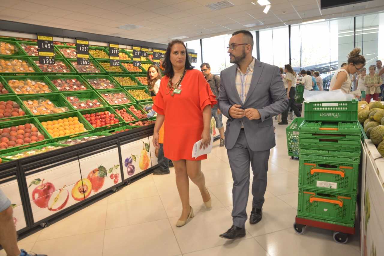 Mercadona obri una nova botiga més eficient en el barri de Miralcamp. Mercadona obri una nova botiga més eficient en el barri de Miralcamp.