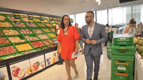 Mercadona obri una nova botiga m&eacute;s eficient en el barri de Miralcamp. El nou supermercat t&eacute; una superf&iacute;cie de 1.800 metres quadrats i ha suposat una inversi&oacute; de 2,7 milions d'euros. 