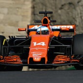 Fernando Alonso, en su coche