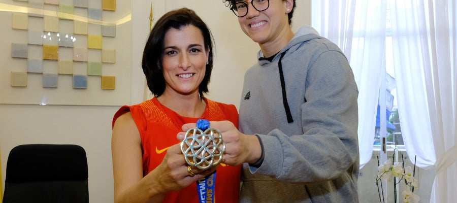 Gema Igual felicita a la deportista santanderina Laura Nicholls Gema Igual felicita a la deportista santanderina Laura Nicholls