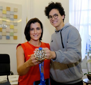 Gema Igual felicita a la deportista santanderina Laura Nicholls Gema Igual felicita a la deportista santanderina Laura Nicholls
